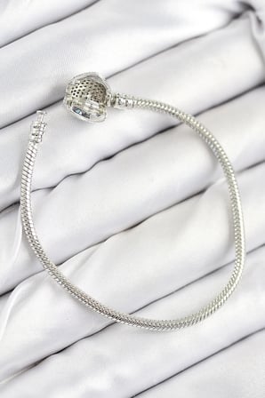 Pirinç Charm Zirkon Taşlı Kalp Model Gümüş Renk Kadın Bileklik 5886