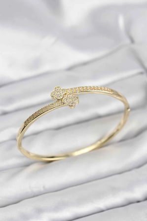 Pirinç Gold Renk Zirkon Taşlı Yonca Model Kadın Kelepçe Bileklik 5886