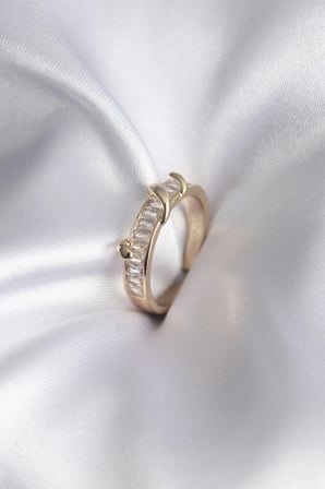 Pirinç Gold Renk Su Yolu Zirkon Taşlı Model Kadın Yüzük 5886