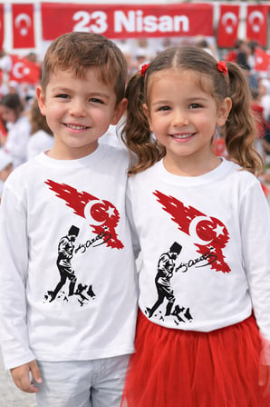 Atatürk Silüet ve Ay Yıldız Desenli Uzun Kollu Beyaz Çocuk Tişört – 23 Nisan Okul Gösterisi 3-14 Yaş