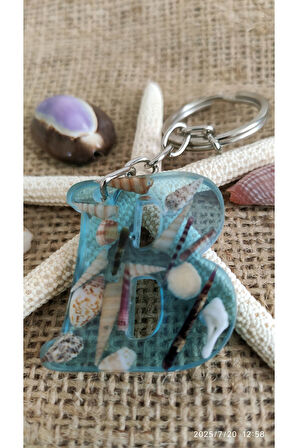 "B" HARFİ - Açık Mavi Deniz Epoksi Harf Anahtarlık – Gerçek Deniz Kabuğu, El Yapımı, Benzersiz