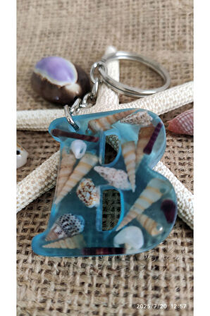 "B" HARFİ - Açık Mavi Deniz Epoksi Harf Anahtarlık – Gerçek Deniz Kabuğu, El Yapımı, Benzersiz