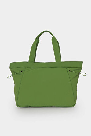 İnce Paraşüt Kumaştan, Yanları Lastikli Büzülebilen, Önde Büyük Cepli Kadın Çanta