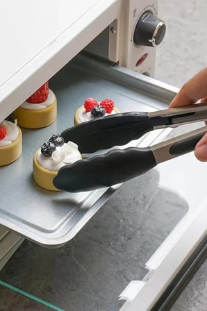 Cedric Metal Saplı Kilit Sistemli Silikon Uçlu Servis Maşası Siyah 26 cm