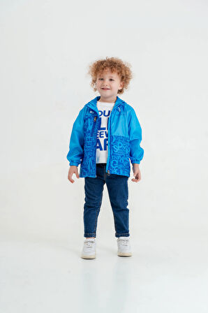 Erkek Çocuk 3’lü Takım – Yağmurluk, Tişört ve Pantolon Kombini