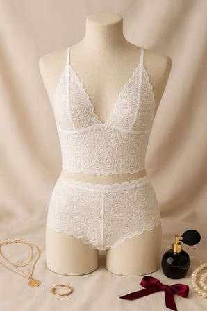 Kadın Beyaz Dantel Bralet Şort Takımı – Romantik ve Zarif İç Giyim