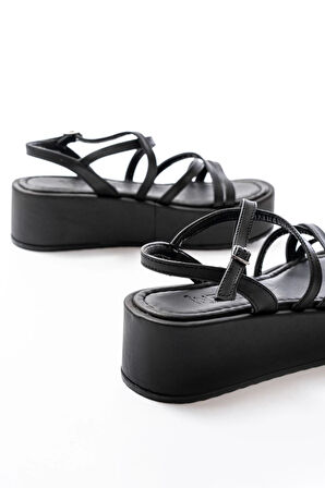 861-1029 Siyah Dolgu Kadın Sandalet