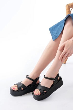 861-1005 Siyah Günlük Çapraz Dolgu Topuk Kadın Sandalet