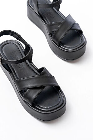 861-1005 Siyah Günlük Çapraz Dolgu Topuk Kadın Sandalet