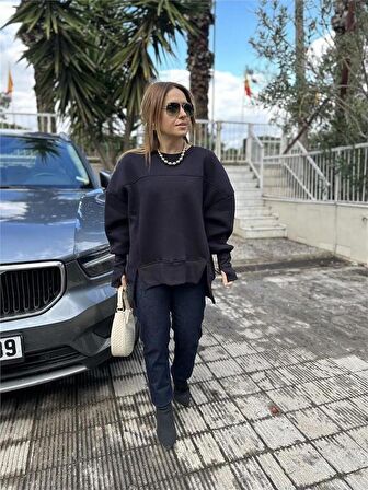 Önü Yırtmaç Detaylı Sweatshirt