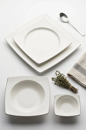 6 Kişilik 24 Parça Platin Yaldızlı Cream Ayla Model Porselen Yemek Takımı – Şık ve Zarif Sofra Seti