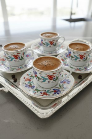 6 Kişilik Yan Lale Desenli Altın Yaldızlı Porselen Kahve Fincan Takımı 12 Parça