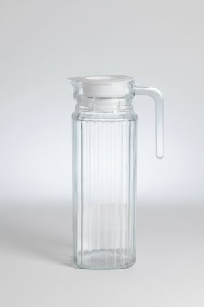 Slim 1100 Ml Cam Sürahi – Kapaklı, Dikey Çizgili Şeffaf Tasarım