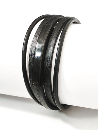 Çoklu Siyah Deri ve Lazerle Kişiselleştirilebilir Metal Plaka Detaylı Erkek Bileklik - Şık Katmanlı Tasarım ve Hediye