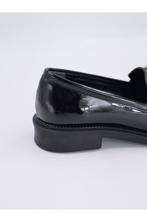 Iva Taş Detaylı Parlak Rugan Kadın Loafer
