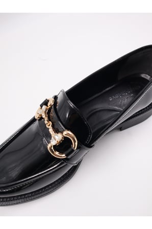 Iva Taş Detaylı Parlak Rugan Kadın Loafer