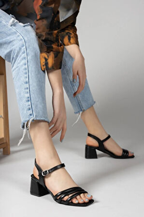 İvana Siyah Cilt Garantili Günlük Kadın Ortopedik Tarz ve Şık Topuklu Sandalet IVANA-1247