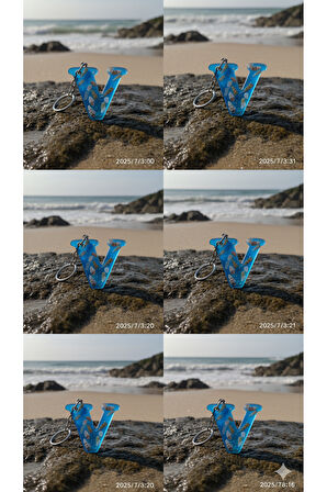 "V" HARFİ - Açık Mavi Deniz Epoksi Harf Anahtarlık – Gerçek Deniz Kabuğu, El Yapımı, Benzersiz