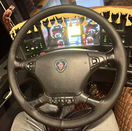 Scania Tır Araçlarına Uyumlu Direksiyon Kılıfı (Siyah Deri Siyah Dikişli)