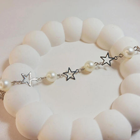 Crystal Atelier Star Y2K Fairycore Pinterest Tarzı Tasarım El Yapımı Kadın Yıldız Bileklik, Gümüş Rodyumlu İnci Boncuk Yıldız Figürlü Bileklik, Yıldız İnci Bileklik, Gümüş Kaplama Zincirli Mini Yıldız Bileklik