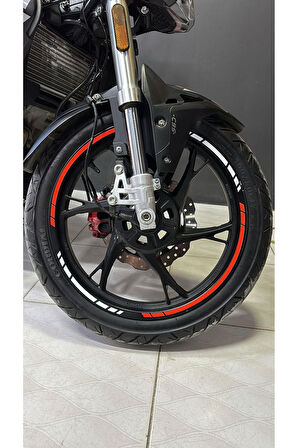 BENELLİ 125S Neon Turuncu ve Gümüş Gri  Parçalı Üçgen Desenli Sticker Etiket Modeli