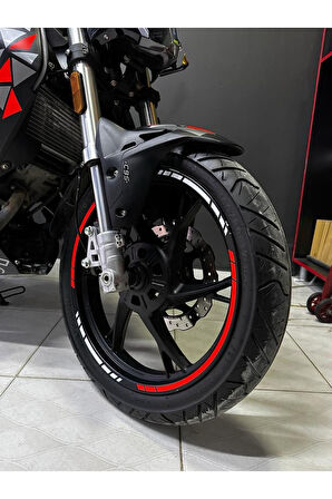 BENELLİ 125S Neon Turuncu ve Gümüş Gri  Parçalı Üçgen Desenli Sticker Etiket Modeli