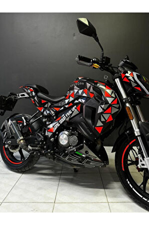 BENELLİ 125S Neon Turuncu ve Gümüş Gri  Parçalı Üçgen Desenli Sticker Etiket Modeli