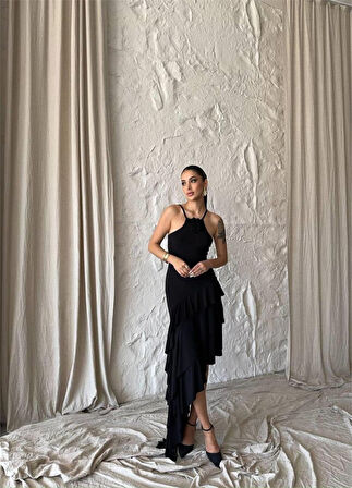 GÜLLÜ ELBİSE ASİMETRİK KATLI - Siyah