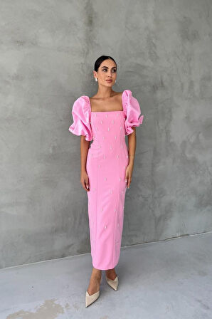 Pembe İşlemeli Kolu Garnili Elbise