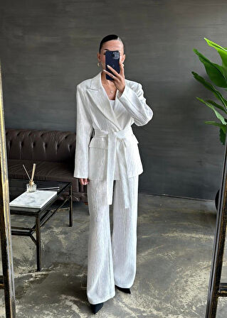 Ekru Beli Kuşaklı Ceket Ve Pantolon Parlak Takım