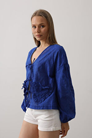 Kalp Detaylı Bağlamalı Brode Bluz - Saks