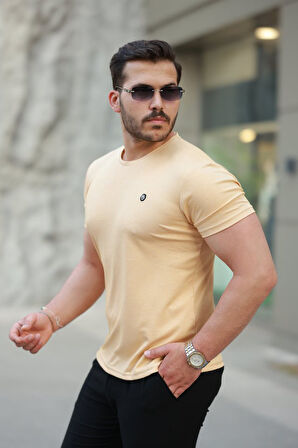 Erkek Bisiklet Yaka Arma Detaylı Basic Kısa Kollu Tişört