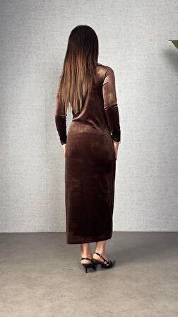 Kadınbalıkçı Yaka Büzgü Ve Taş Işleme Detay Maxi Boy Kadife Elbise