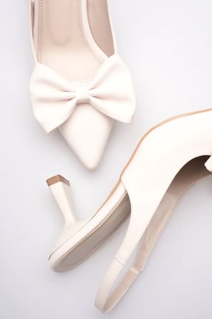 Bej Fiyonklu Kitten Topuklu Slingback Kadın Ayakkabı