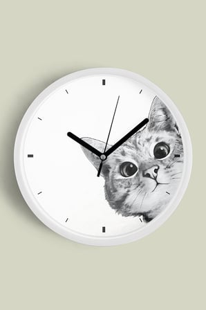 Sevimli Kedi Temalı Modern Duvar Saati - 42cm - Önü Camlı Beyaz Kasa - Sessiz Mekanizma