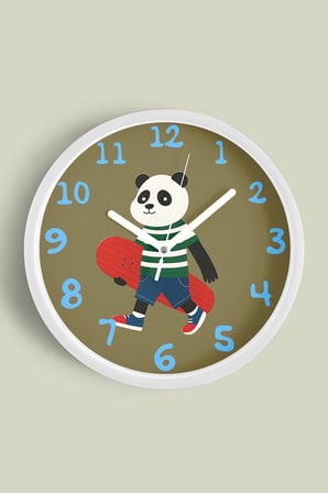 Güneş Gözlüklü Kaykay Yapan Sevimli Panda Çocuk Odası Modern Duvar Saati - 35cm - Sessiz Mekanizma