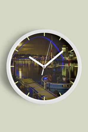 Şehir Manzara Temalı Modern Duvar Saati - 42cm - Önü Camlı Beyaz Kasa - Sessiz Mekanizma