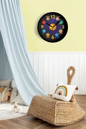 Güneş Ve Gezegenler Modern Tasarım Duvar Saati - 35cm - Önü Camlı Siyah Kasa - Sessiz Mekanizma