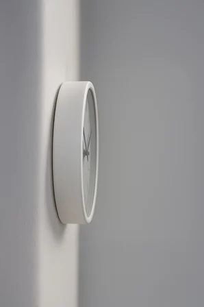 Modern Duvar Saati - 42cm - Önü Camlı Beyaz Kasa - Sessiz Mekanizma