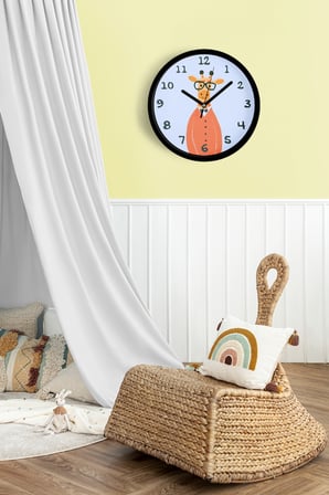 Sevimli Zürafa Çizimli Çocuk Odası Duvar Saati - 42cm - Önü Camlı Siyah Kasa - Sessiz Mekanizma