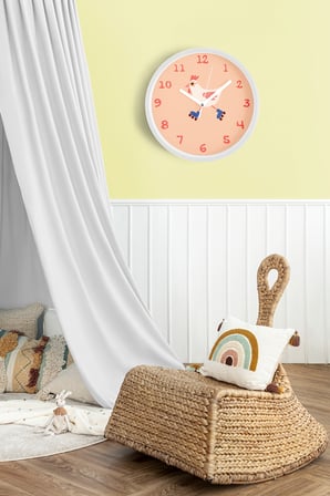 Paten Kayan Sevimli Tavuk Çocuk Odası Duvar Saati - 30cm - Önü Camlı Beyaz Kasa - Sessiz Mekanizma