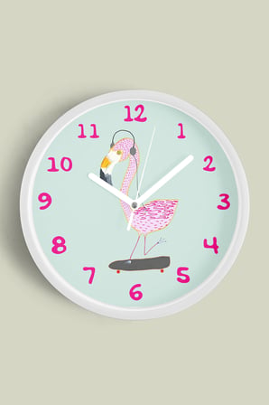 Kaykay Yapan Pembe Flamingo Çocuk Odası Duvar Saati - 30cm - Önü Camlı Beyaz Kasa - Sessiz Mekanizma