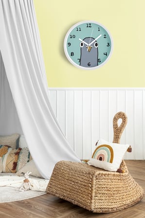 Şaşkın Güvercin Çocuk Odası Duvar Saati - 42cm - Önü Camlı Beyaz Kasa - Sessiz Mekanizma