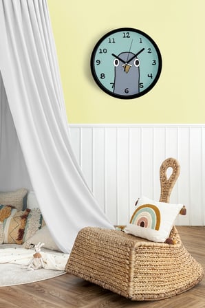 Şaşkın Güvercin Çocuk Odası Duvar Saati - 42cm - Önü Camlı Siyah Kasa - Sessiz Mekanizma