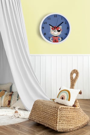 Korsan Kedi Çizimli Çocuk Odası Duvar Saati - 42cm - Önü Camlı Beyaz Kasa - Sessiz Mekanizma