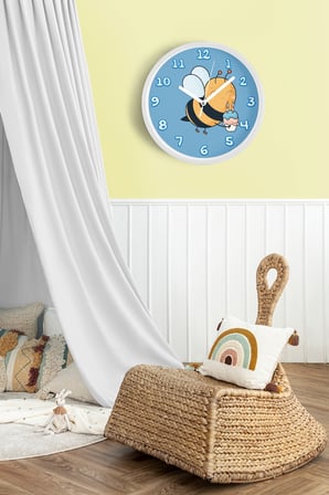Sevimli Arı Tasarımlı Çocuk Odası Duvar Saati - 35cm - Önü Camlı Beyaz Kasa - Sessiz Mekanizma