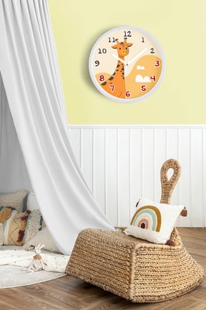Sevimli Zürafa Tasarımlı Çocuk Odası Duvar Saati - 42cm - Önü Camlı Beyaz Kasa - Sessiz Mekanizma