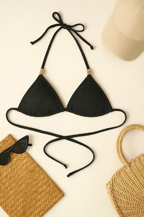 Kadın Siyah Pedli Üçgen Bikini Üstü Halter Bağlamalı Aksesuarlı