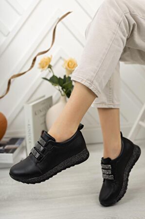 Simli Taban Taşlı Siyah Ayakkabı