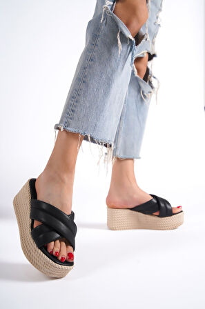 JOYMIX Dolgu Topuklu Ortopedik Taban Hasır Görünümlü Kadın Terlik CKT - Siyah